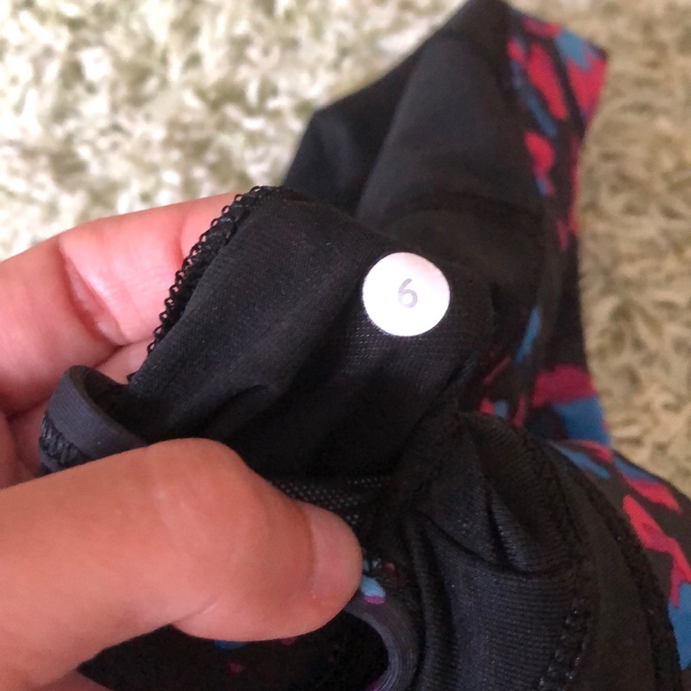 Lululemon sports bra - Picture 4 of 4